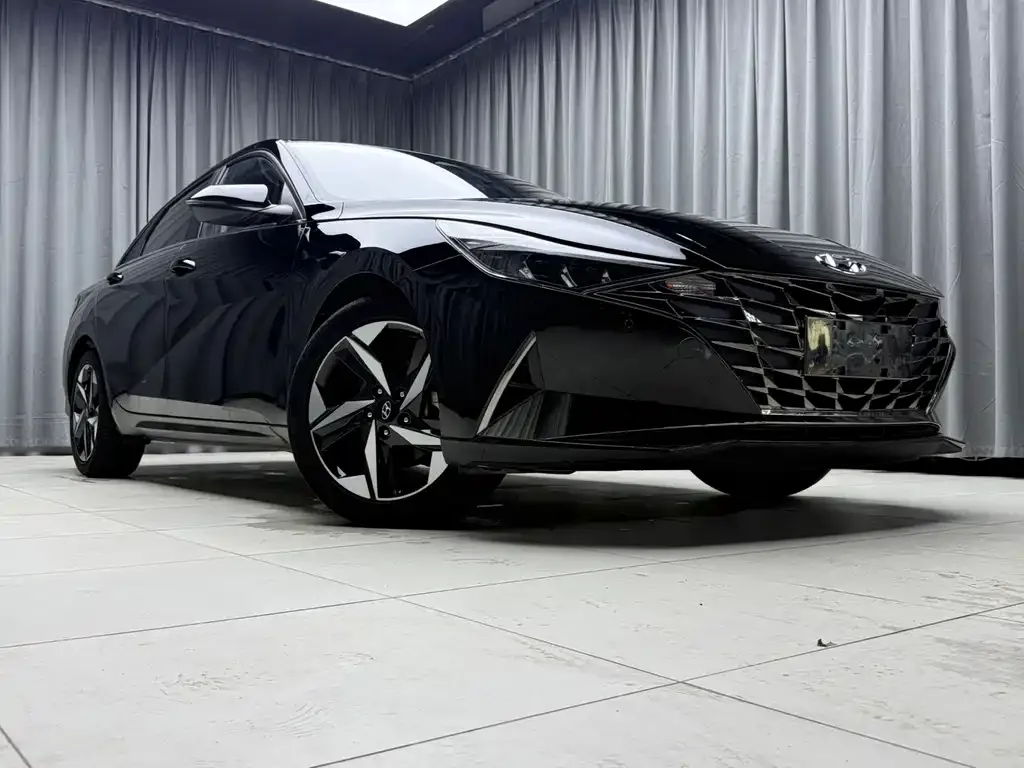 Hyundai Elantra — фото 10