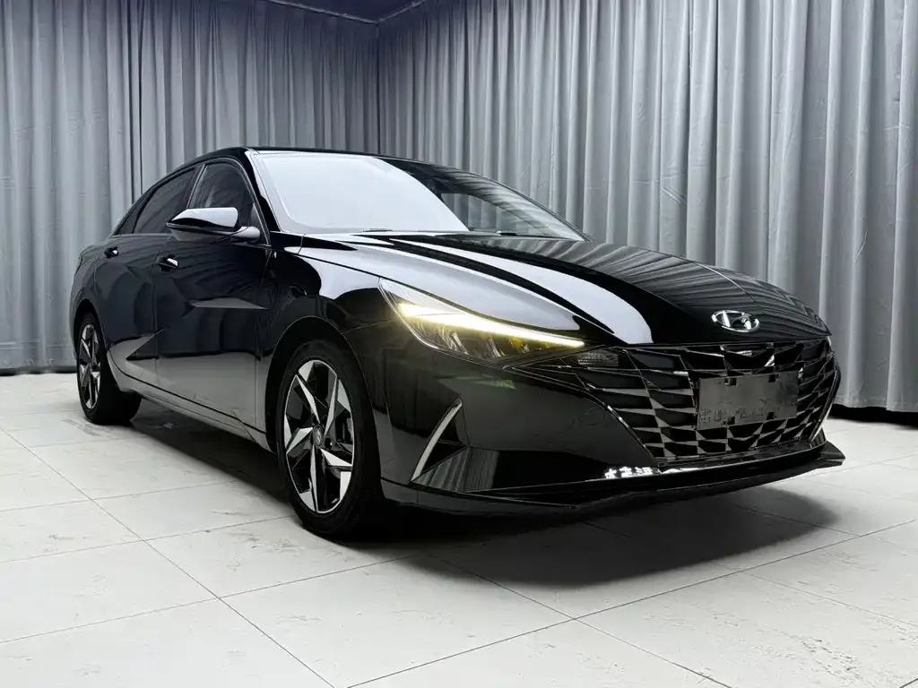 Hyundai Elantra — фото 2