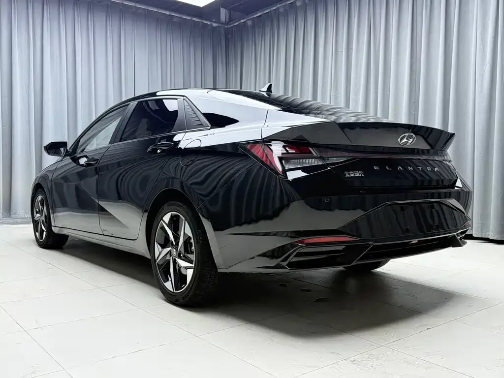 Hyundai Elantra — фото 5