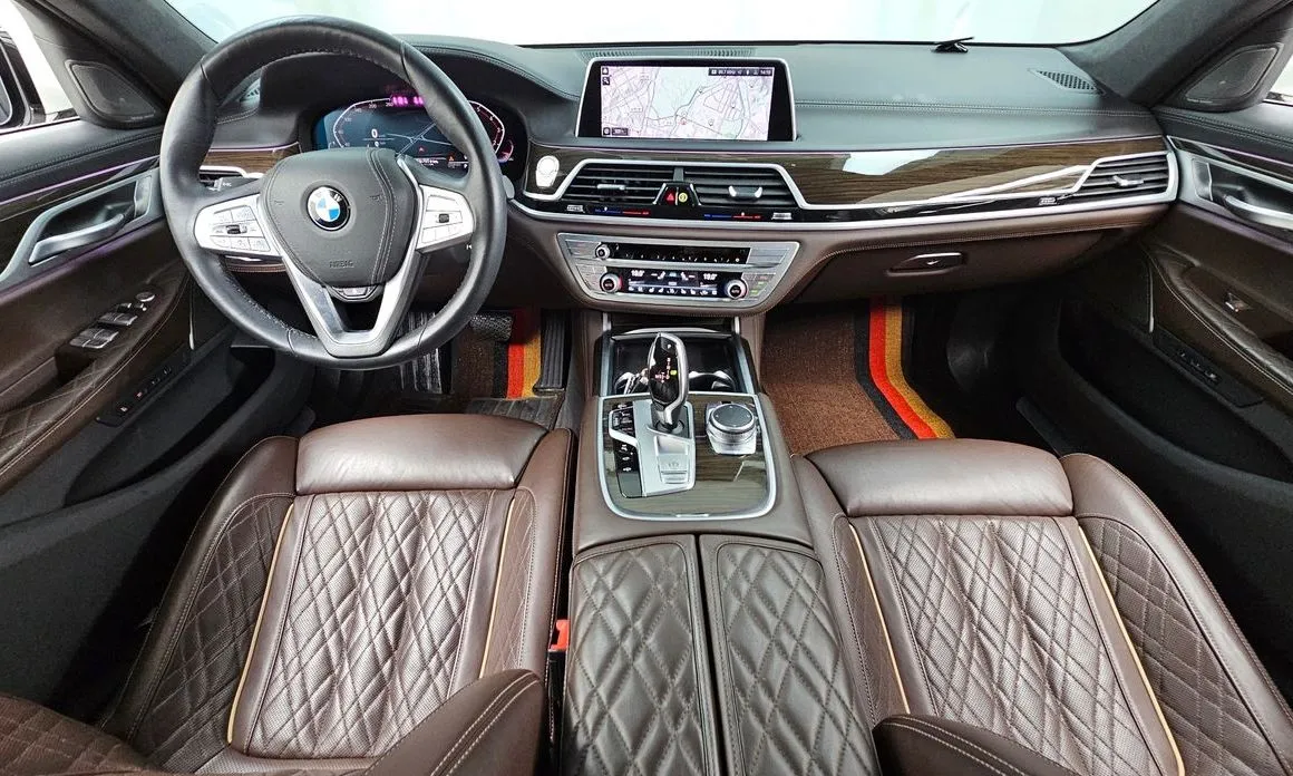 BMW 7-Series — фото 10