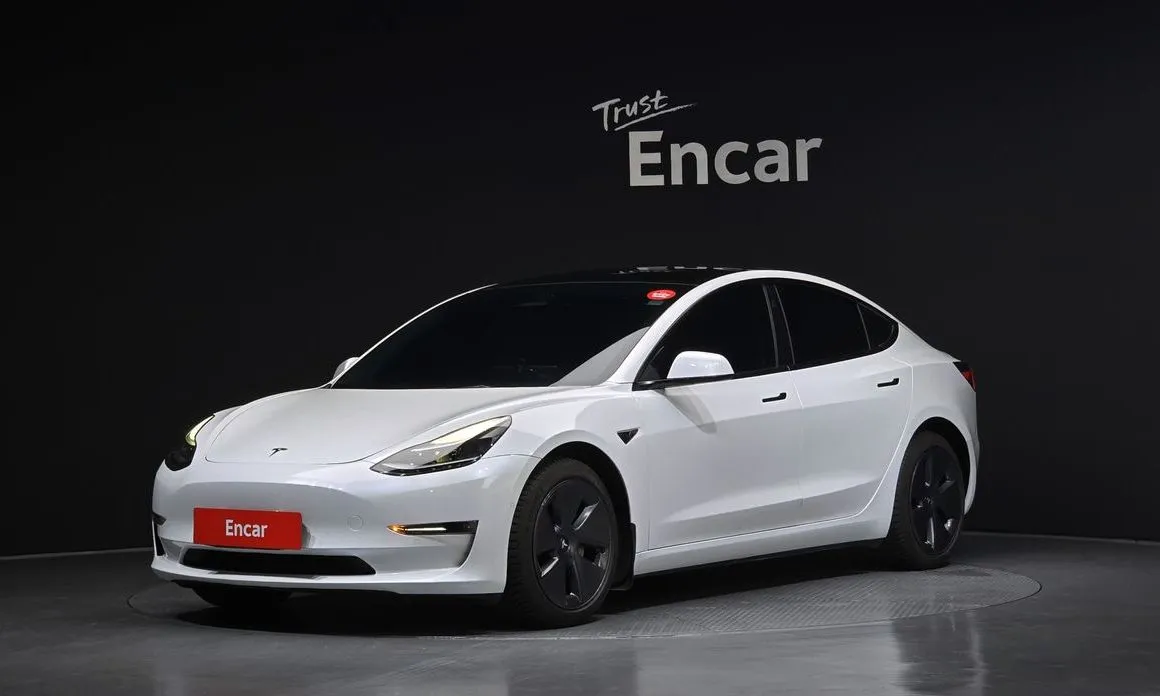 Tesla Model 3 — фото 1