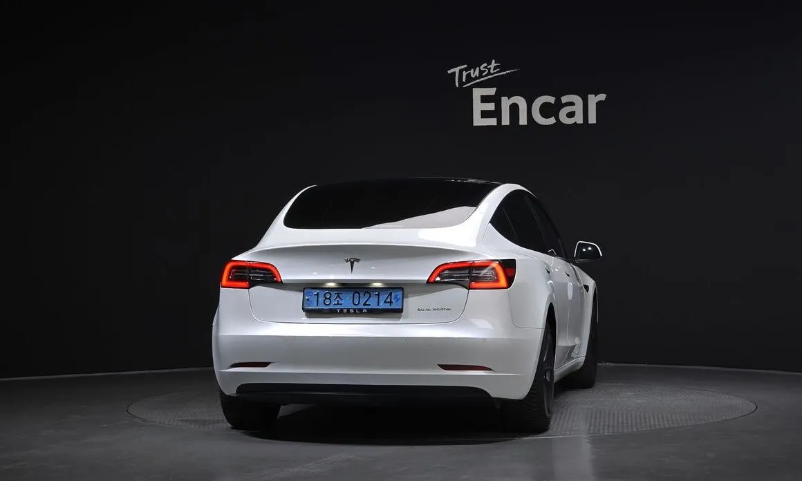 Tesla Model 3 — фото 3
