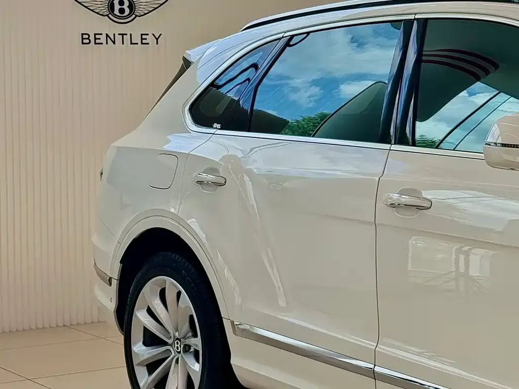 Bentley Bentayga — фото 3