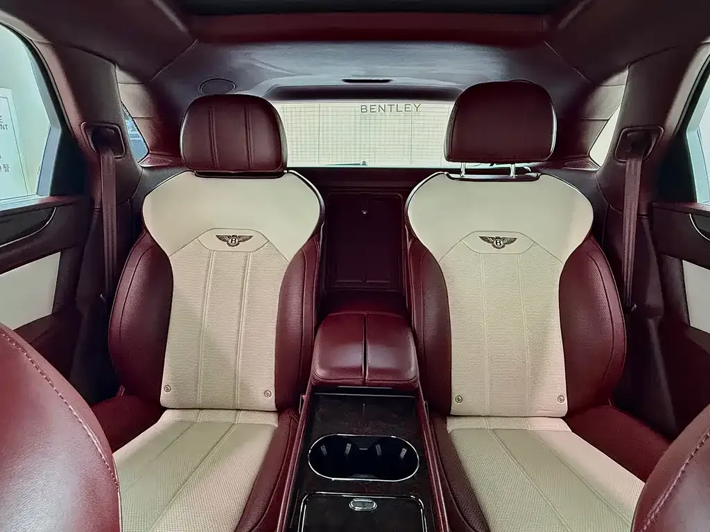 Bentley Bentayga — фото 2