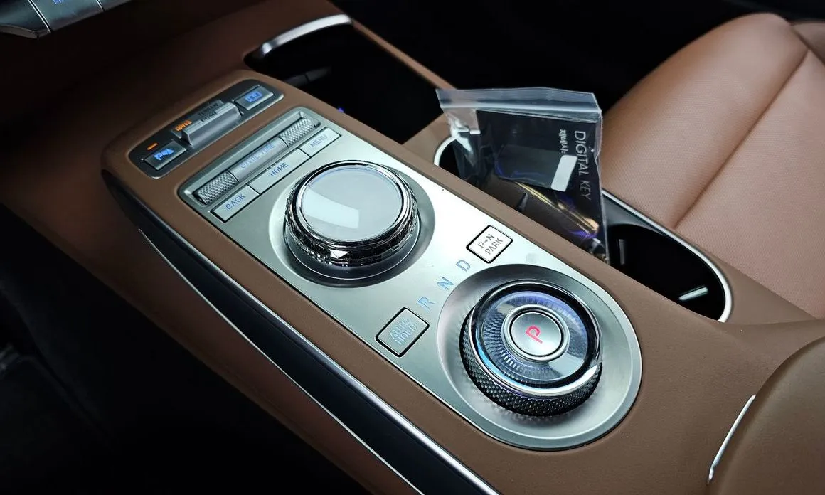 Genesis GV70 — фото 2