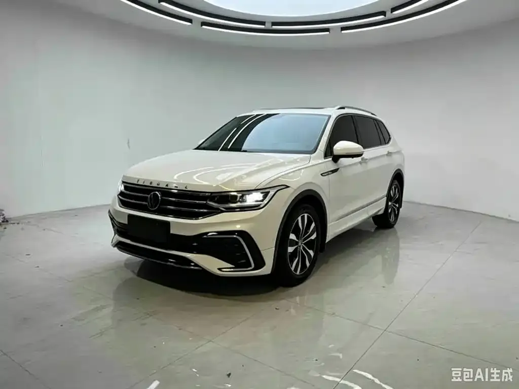 Volkswagen Tiguan L — фото 1