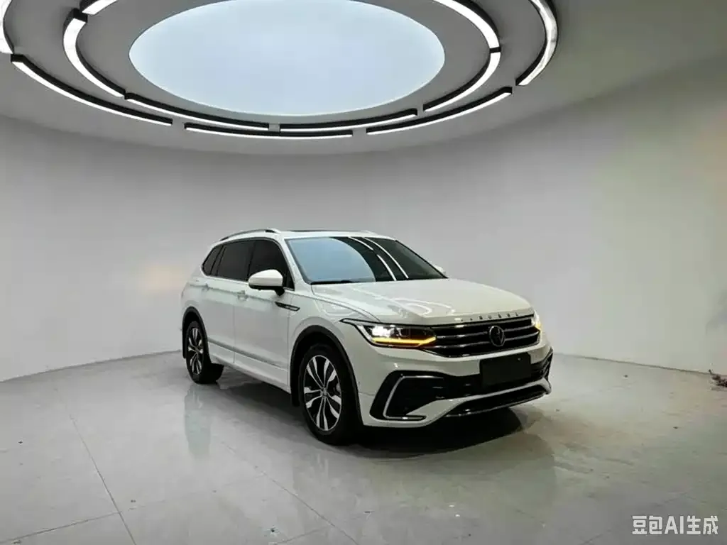 Volkswagen Tiguan L — фото 9