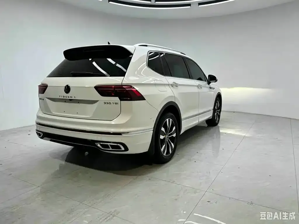 Volkswagen Tiguan L — фото 4