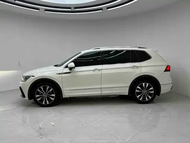 Volkswagen Tiguan L — фото 2
