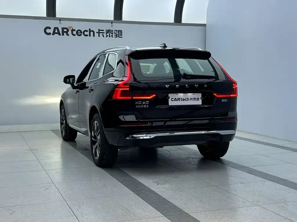 Volvo XC60 — фото 10