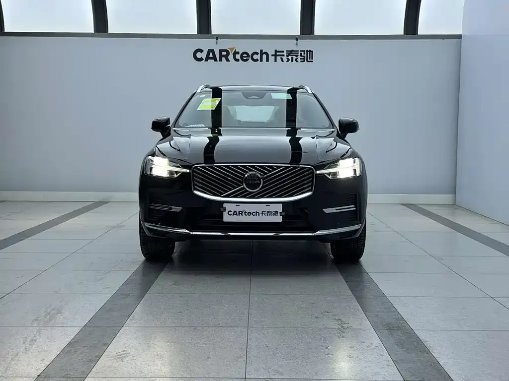 Volvo XC60 — фото 8