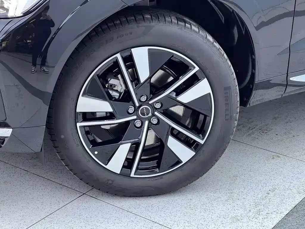 Volvo XC60 — фото 6