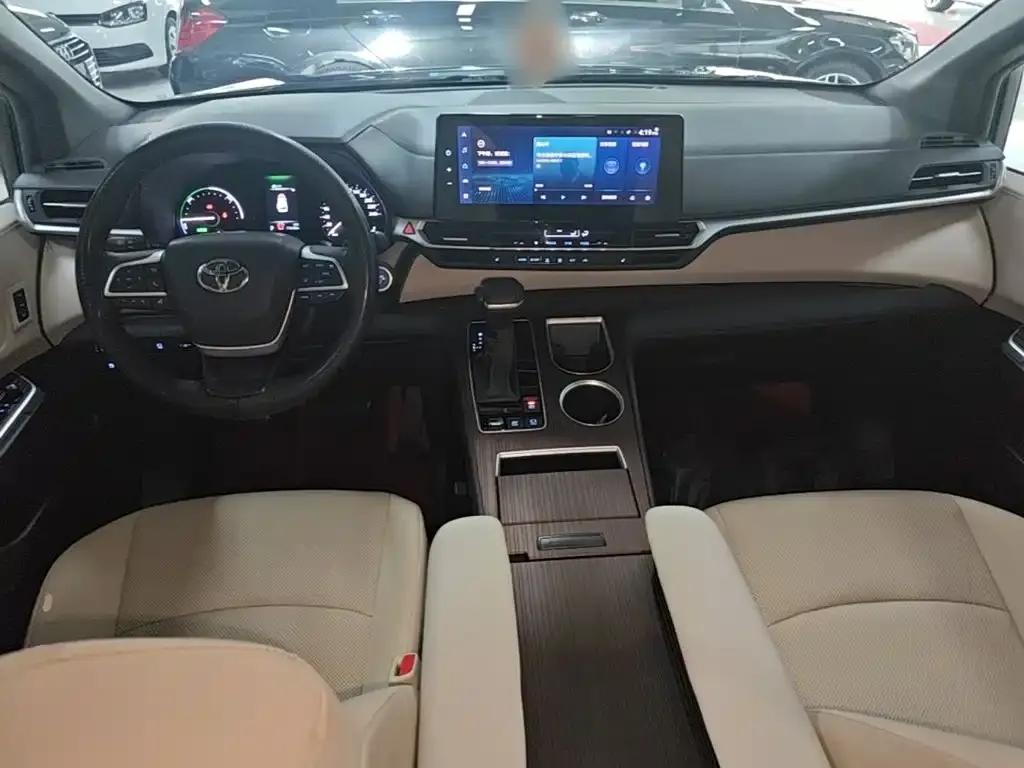 Toyota Granvia — фото 2