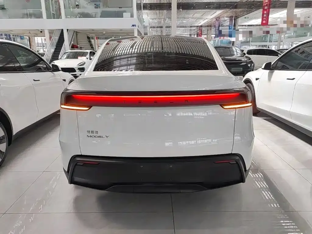 Tesla Model Y — фото 7