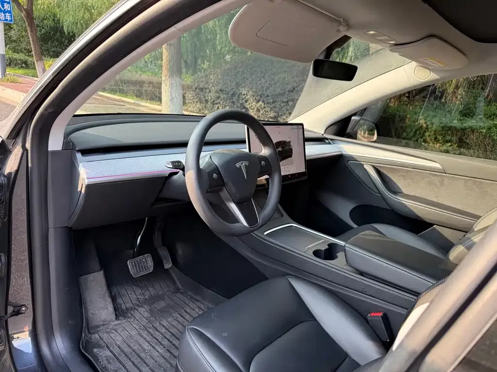 Tesla Model Y — фото 4