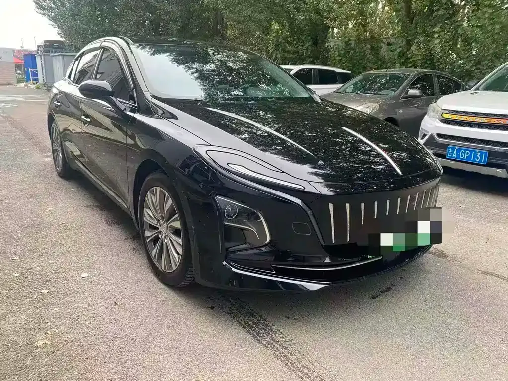 Hongqi E-QM5 — фото 1