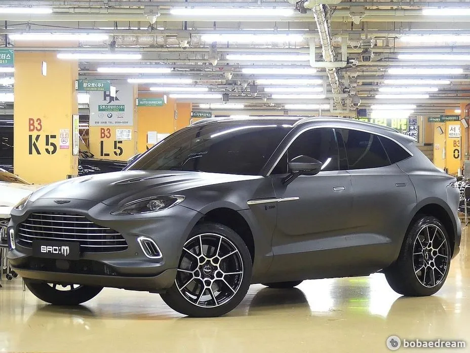 Aston Martin DBX — фото 6