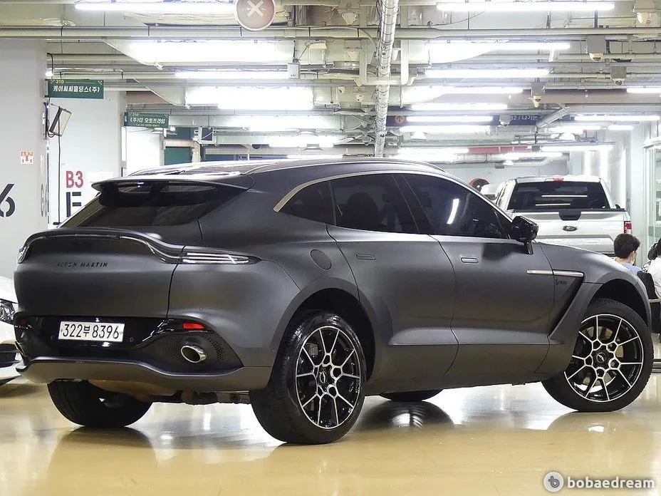 Aston Martin DBX — фото 7