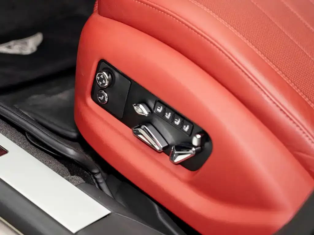 Bentley Flying Spur — фото 2
