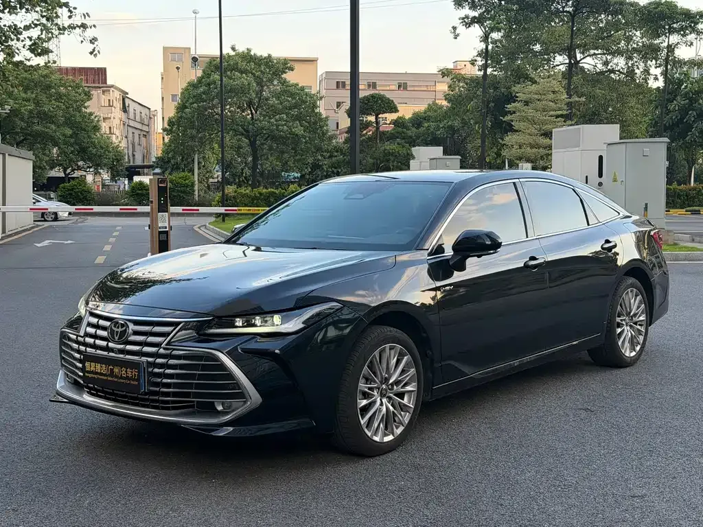 Toyota Avalon — фото 1