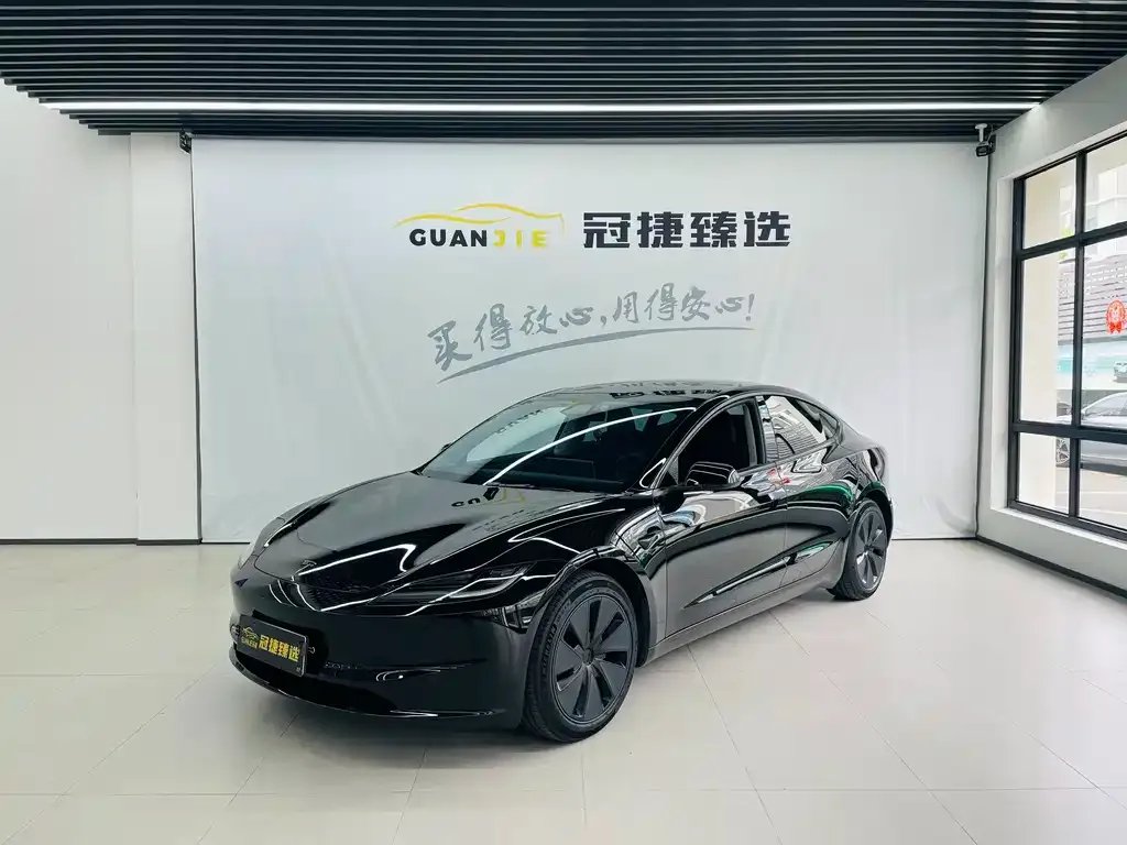 Tesla Model 3 — фото 1