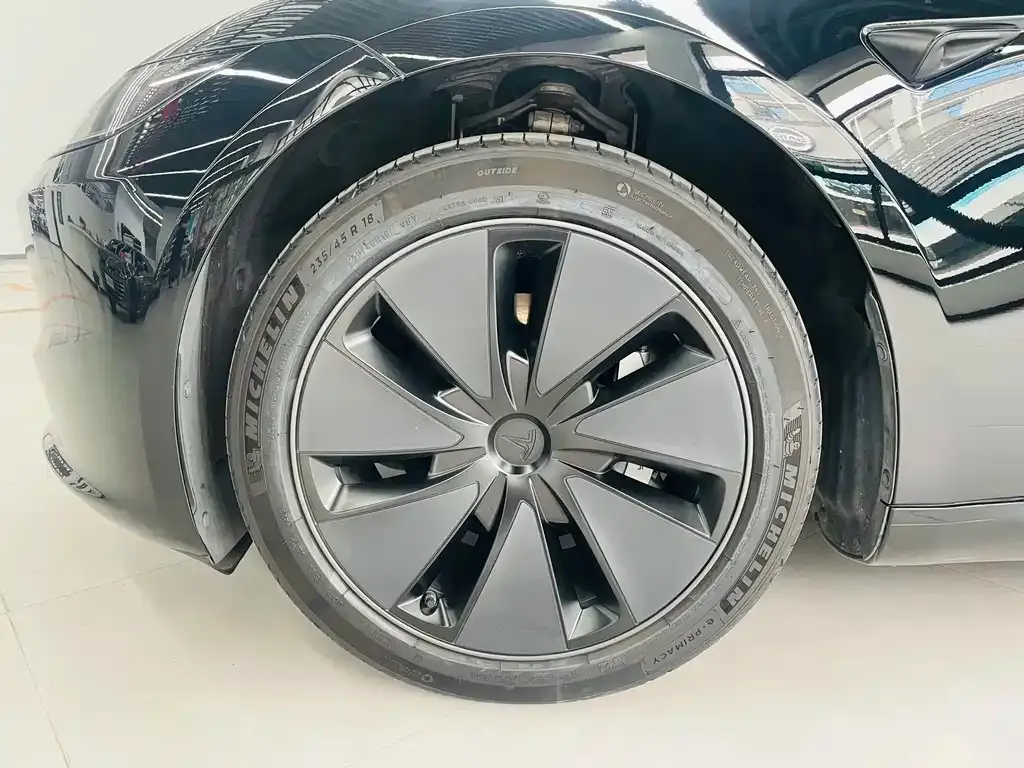 Tesla Model 3 — фото 2