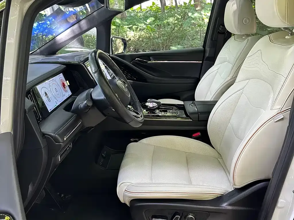 GAC Motor Trumpchi M8 — фото 4