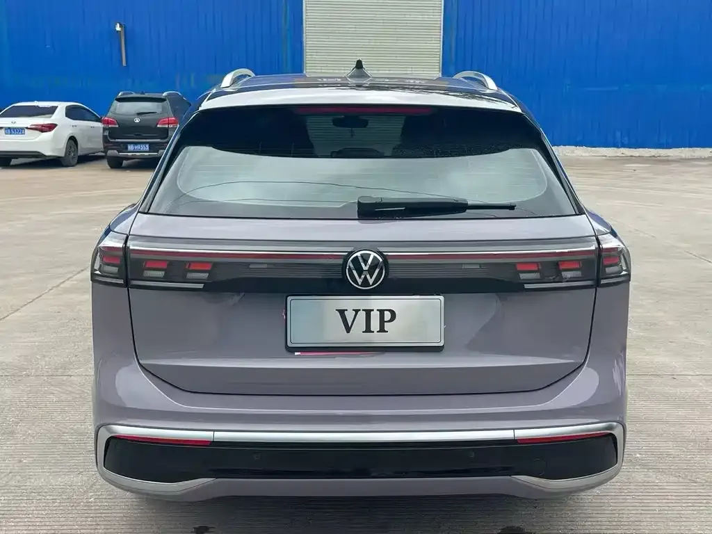 Volkswagen Tiguan L — фото 2