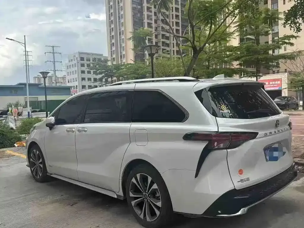 Toyota Granvia — фото 6