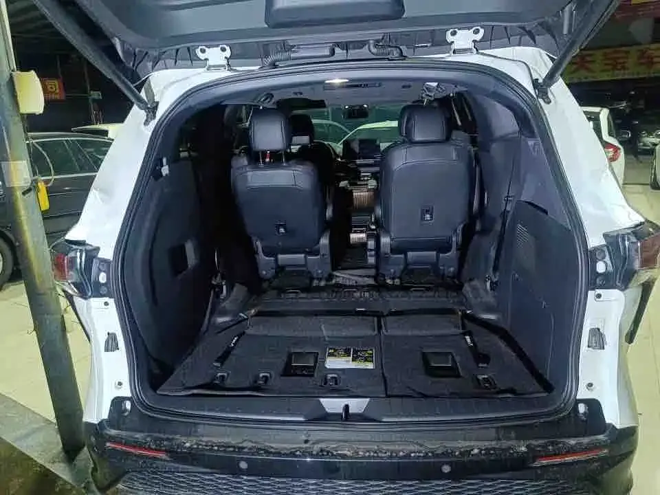 Toyota Granvia — фото 2