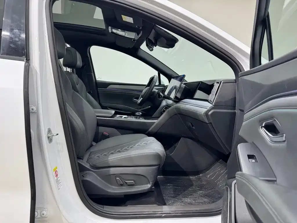 BYD L DM-i — фото 7