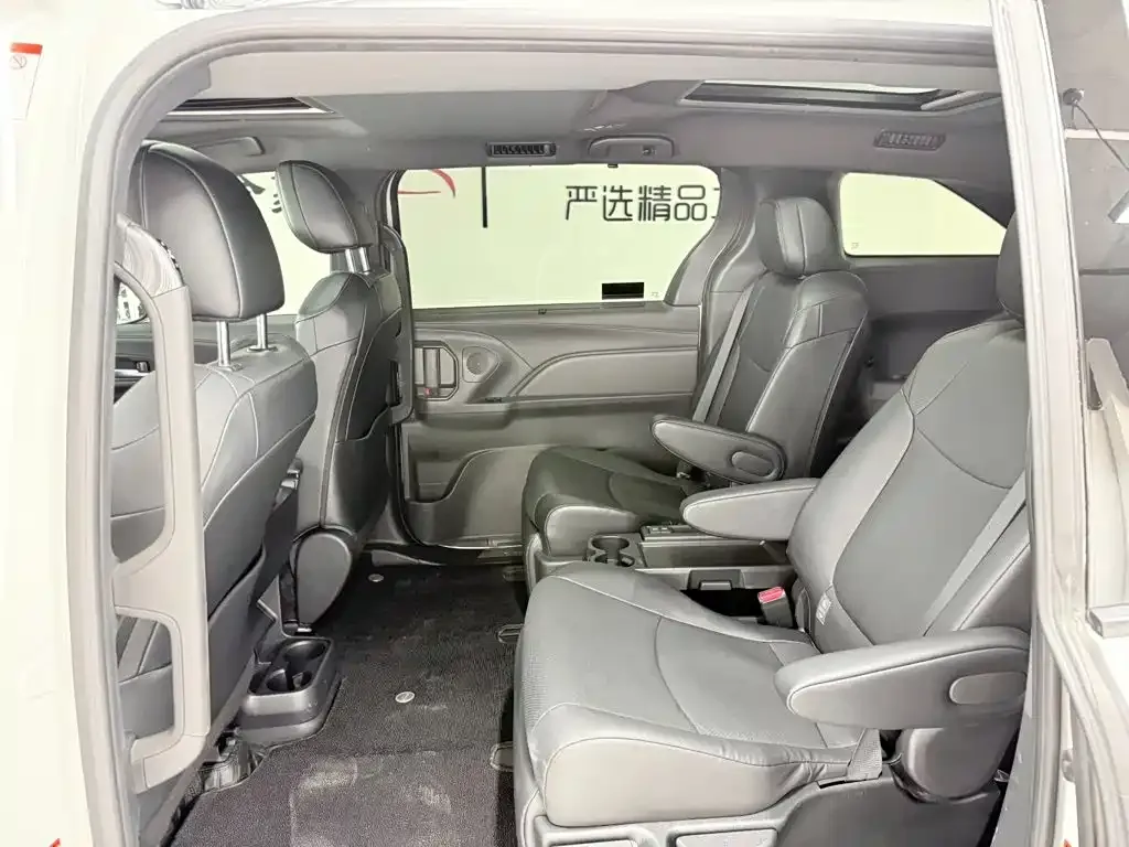 Toyota Granvia — фото 7