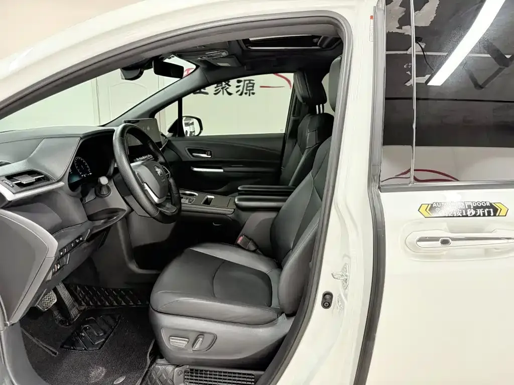 Toyota Granvia — фото 10