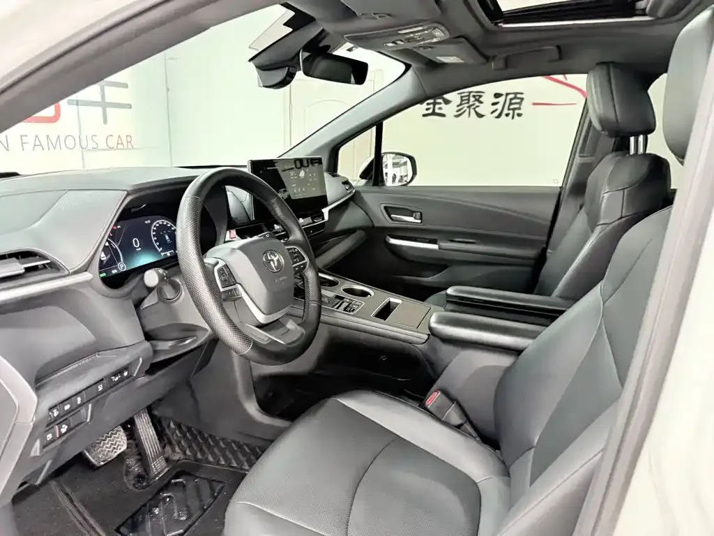 Toyota Granvia — фото 5