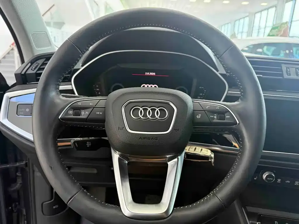 Audi Q3 — фото 7