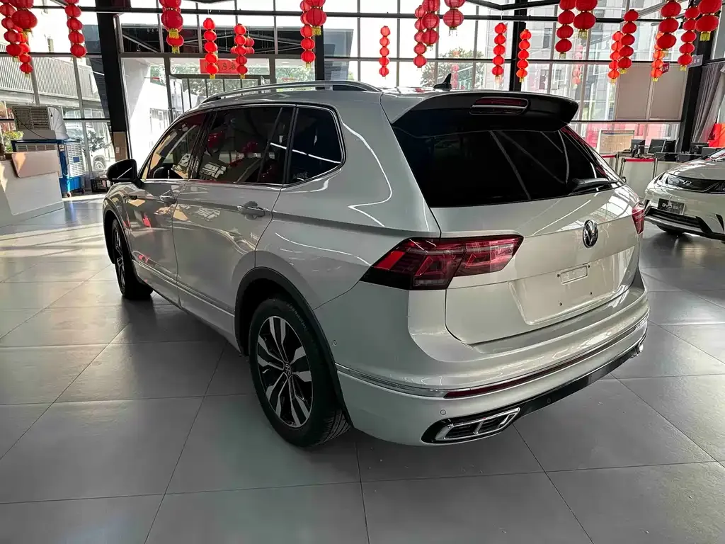 Volkswagen Tiguan L — фото 5