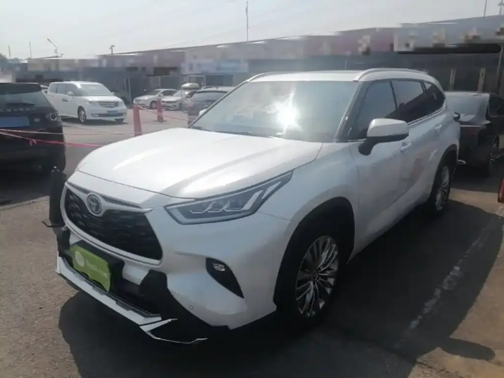 Toyota Highlander — фото 1
