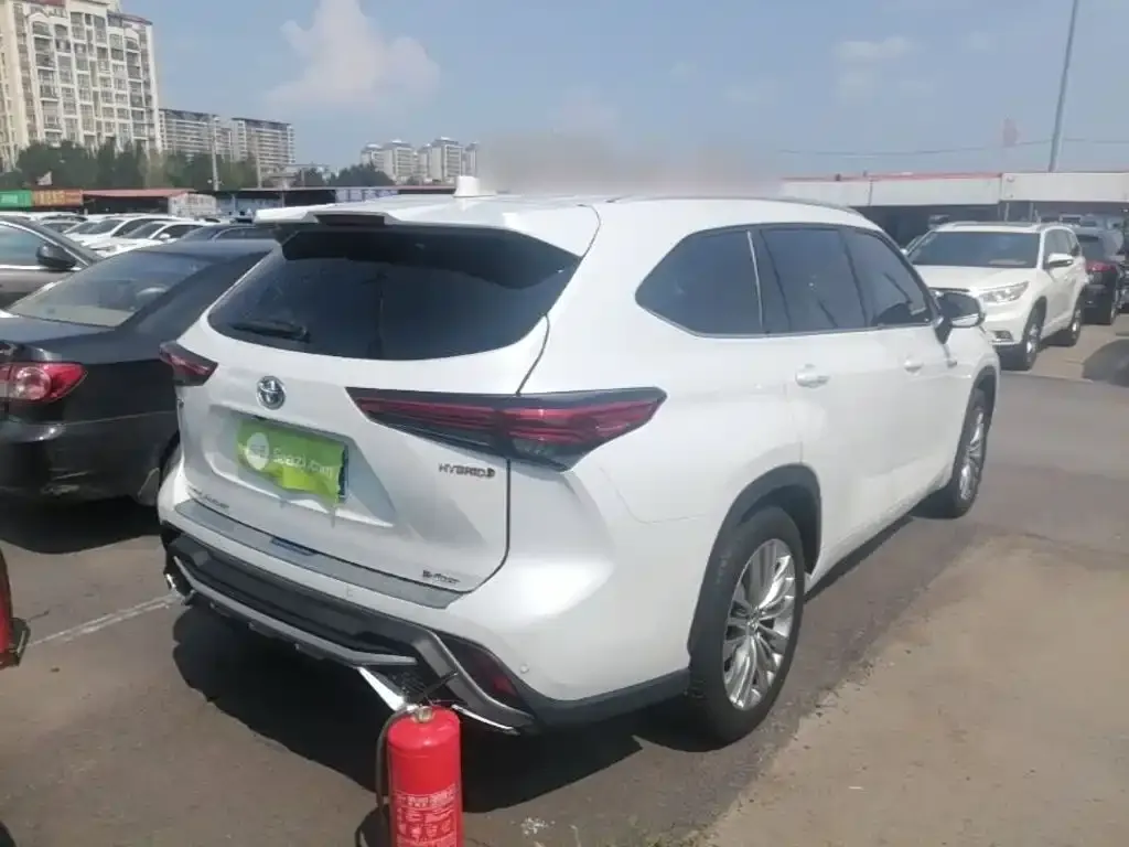 Toyota Highlander — фото 10