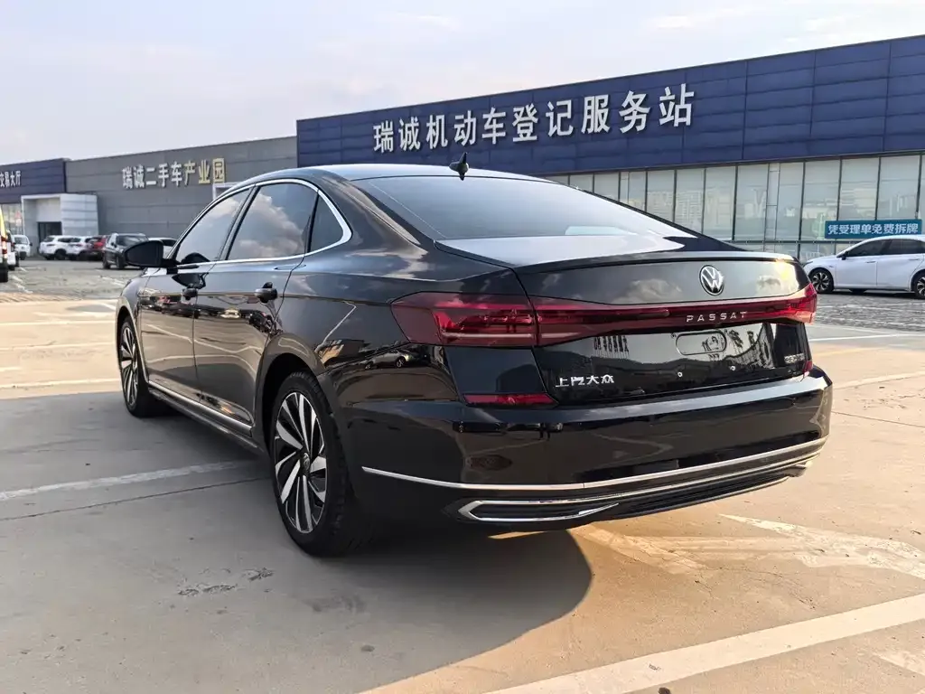 Volkswagen Passat — фото 8