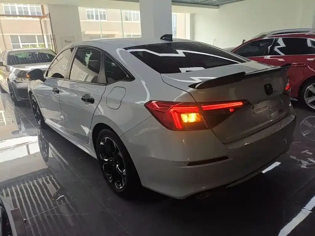 Honda Civic — фото 8