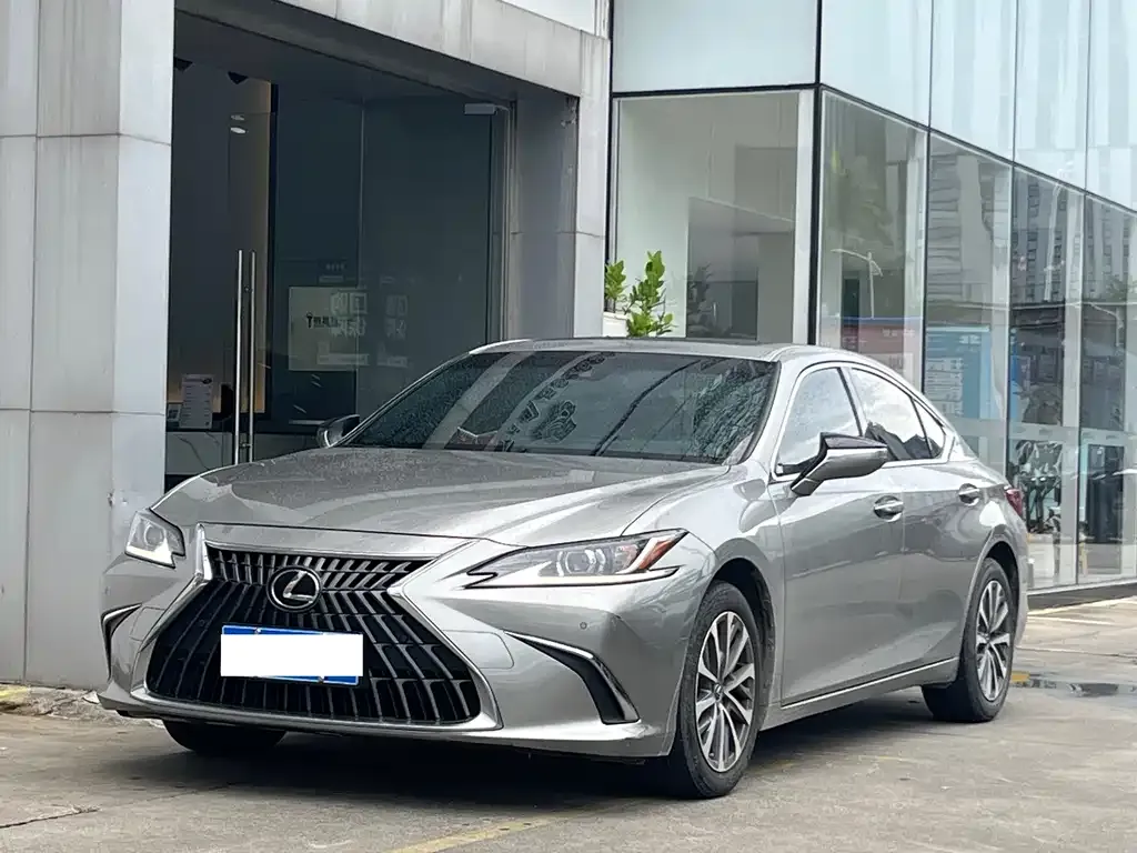 Lexus ES — фото 1