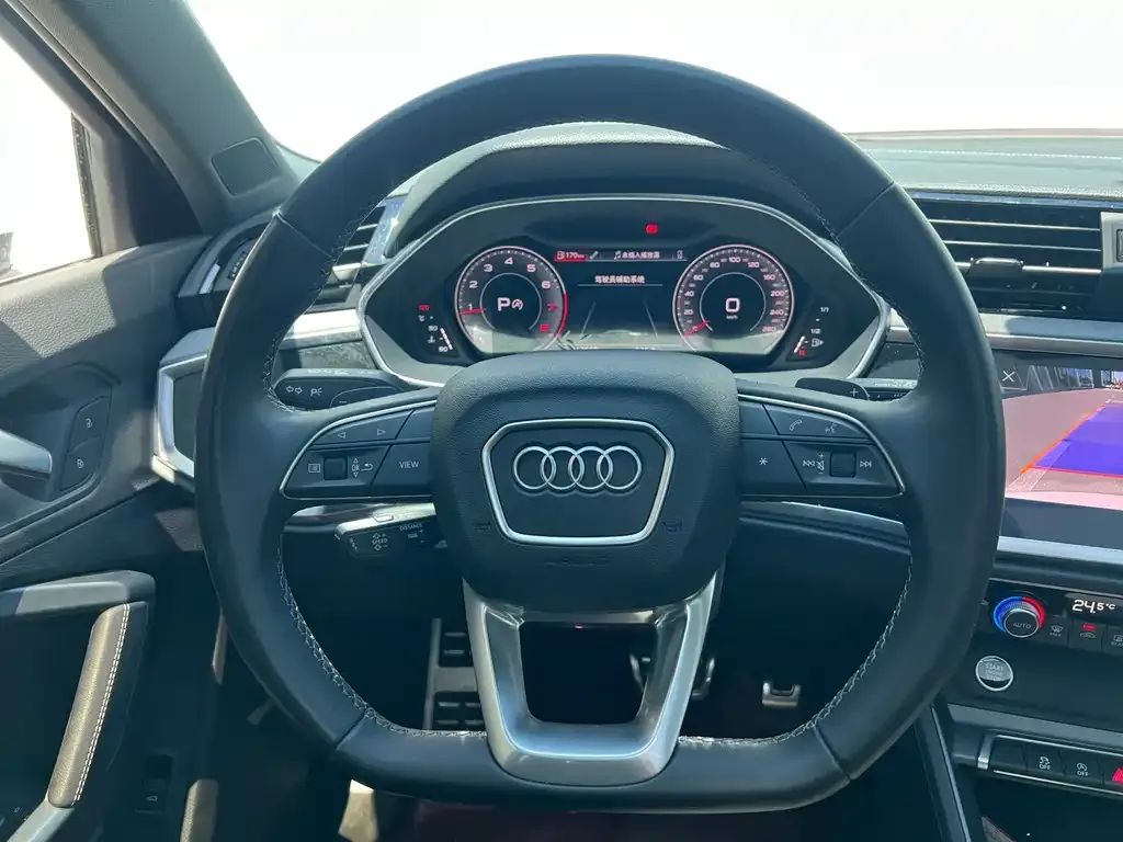 Audi Q3 — фото 10