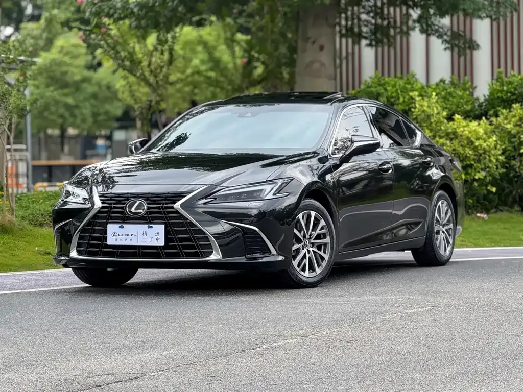Lexus ES — фото 1