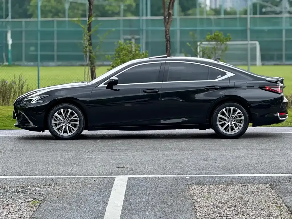 Lexus ES — фото 10