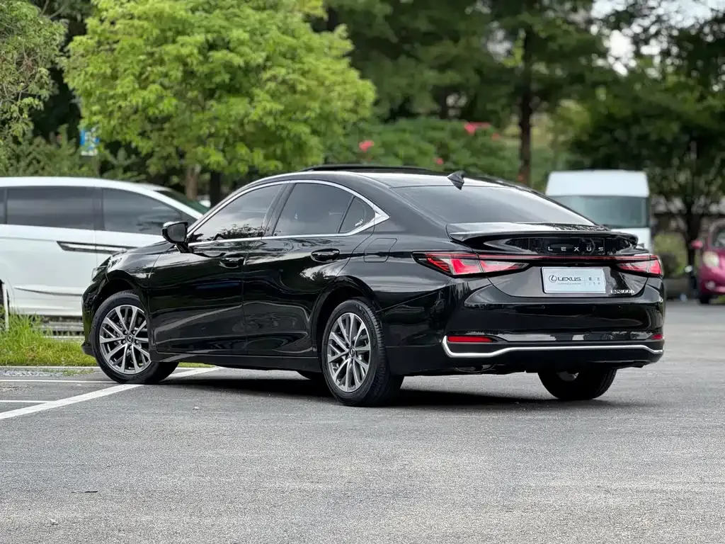 Lexus ES — фото 6