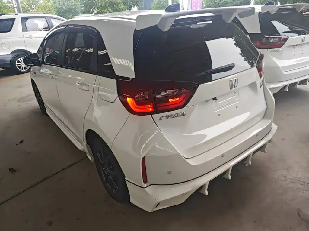 Honda Fit — фото 10