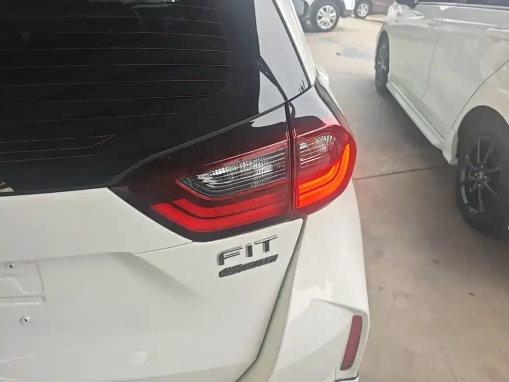 Honda Fit — фото 5