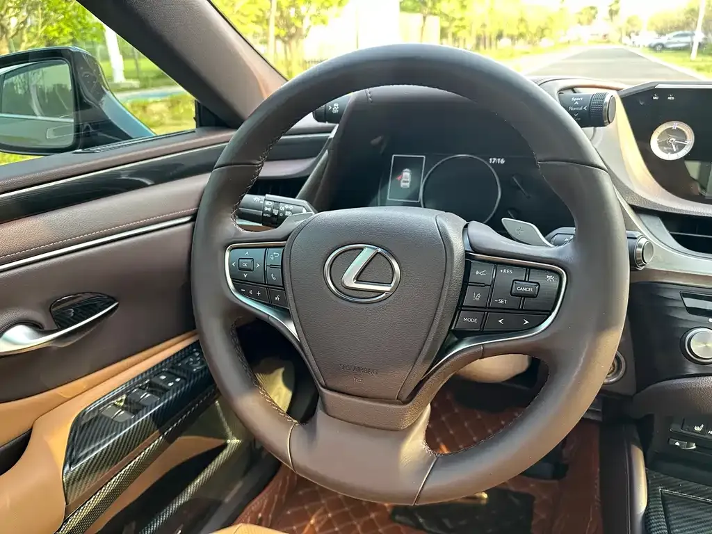 Lexus ES — фото 4