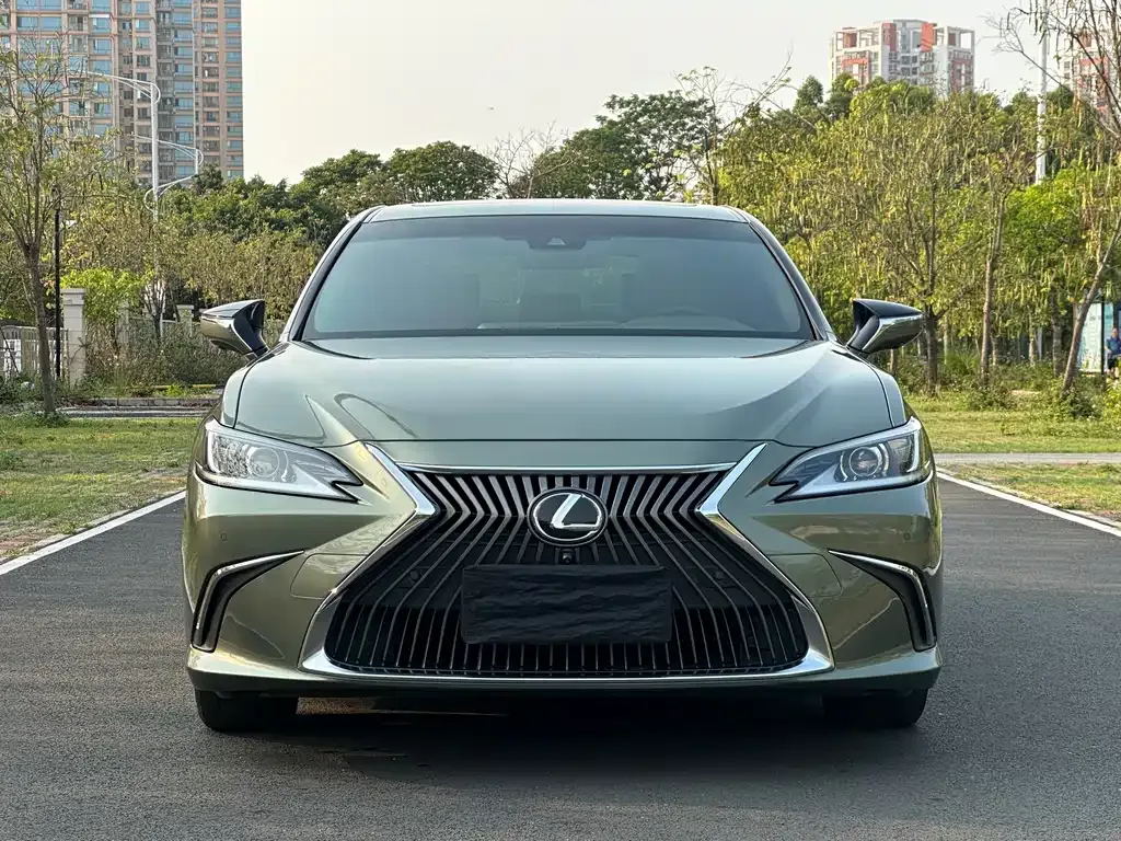 Lexus ES — фото 8