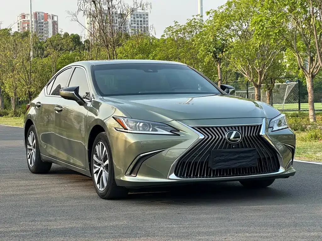 Lexus ES — фото 7